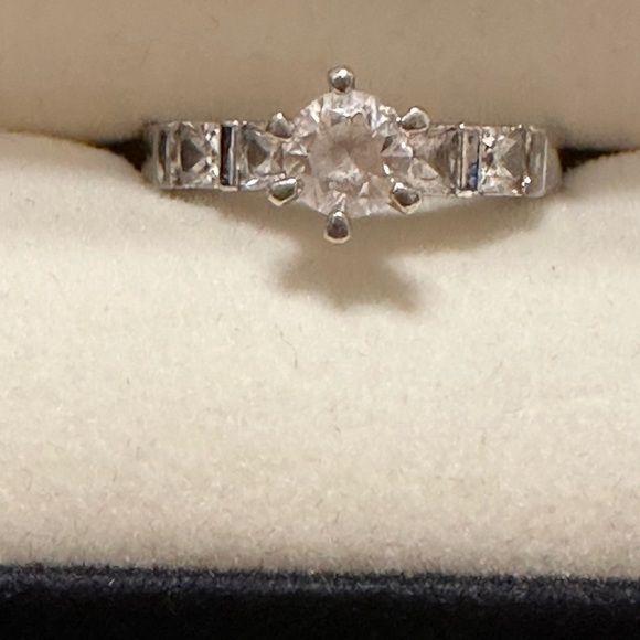 Sterling Silver cubic zirconia ring Solitaire w/ 2 square diamonds on each side - Picture 1 of 6